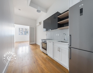 228 Kingsland Avenue - Photo Thumbnail 2