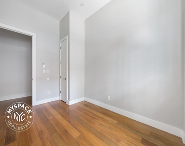 228 Kingsland Avenue - Photo Thumbnail 6