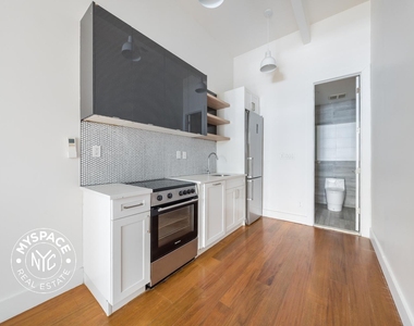 228 Kingsland Avenue - Photo Thumbnail 1