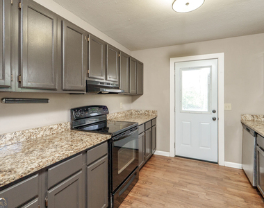 132 Ash Street - Photo Thumbnail 7