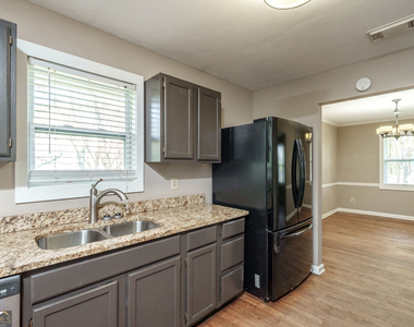 132 Ash Street - Photo Thumbnail 8