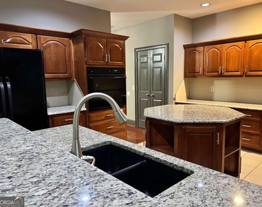 5035 Hamptons Club Drive - Photo Thumbnail 20