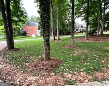 5035 Hamptons Club Drive - Photo Thumbnail 4