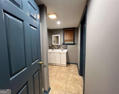 5035 Hamptons Club Drive - Photo Thumbnail 38