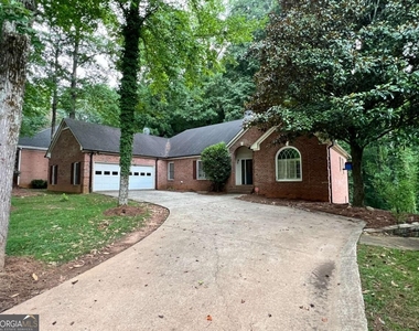 5035 Hamptons Club Drive - Photo Thumbnail 3