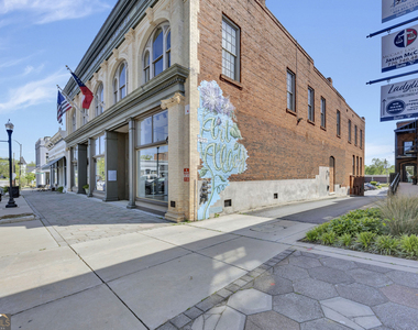 133 W Washington Street - Photo Thumbnail 39