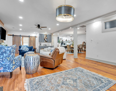 133 W Washington Street - Photo Thumbnail 14