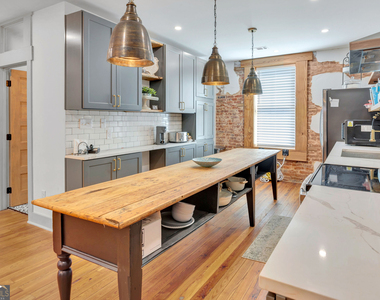 133 W Washington Street - Photo Thumbnail 25