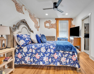 133 W Washington Street - Photo Thumbnail 19
