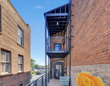 133 W Washington Street - Photo Thumbnail 36