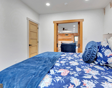133 W Washington Street - Photo Thumbnail 20