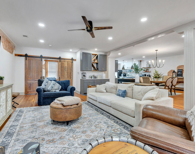 133 W Washington Street - Photo Thumbnail 11