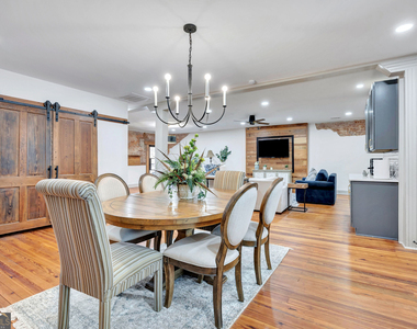 133 W Washington Street - Photo Thumbnail 7