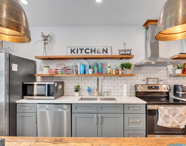 133 W Washington Street - Photo Thumbnail 28