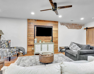 133 W Washington Street - Photo Thumbnail 31