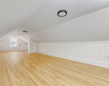 924 Franklin Ave - Photo Thumbnail 12