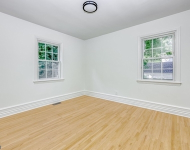 924 Franklin Ave - Photo Thumbnail 11