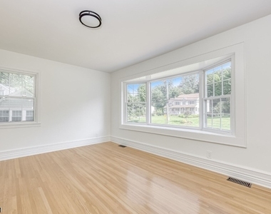 924 Franklin Ave - Photo Thumbnail 8