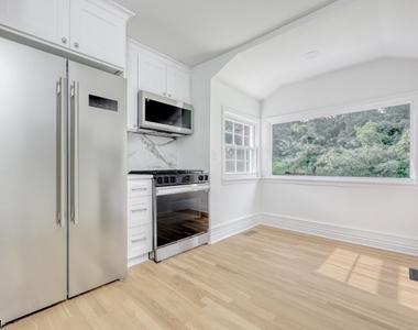 924 Franklin Ave - Photo Thumbnail 6