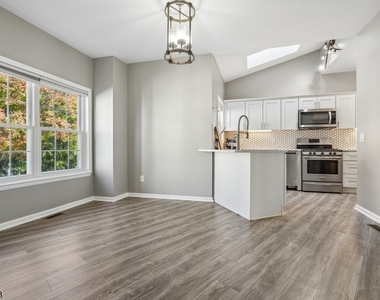 1602 Northcrest Ter - Photo Thumbnail 13