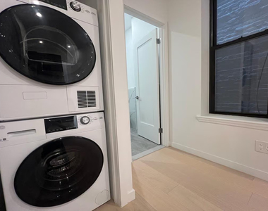 225 East 25th Street - Photo Thumbnail 3