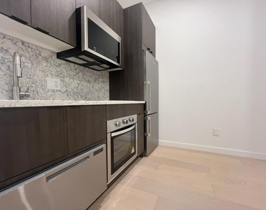 225 East 25th Street - Photo Thumbnail 2
