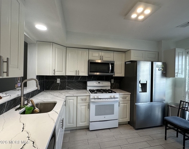 127 Bedford Place - Photo Thumbnail 2