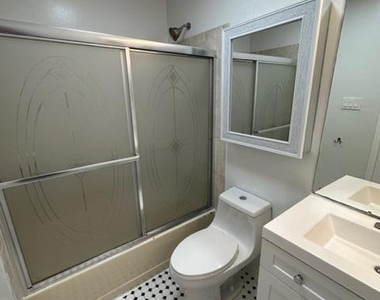 127 Bedford Place - Photo Thumbnail 13