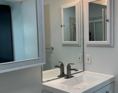 127 Bedford Place - Photo Thumbnail 12