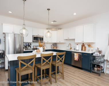 90 River Street - Photo Thumbnail 7