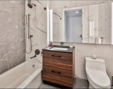West 36th Street - Photo Thumbnail 7