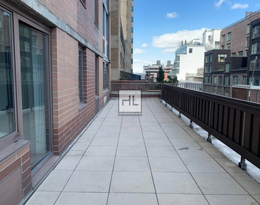West 43 Street - Photo Thumbnail 28