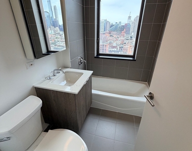 West 43 Street - Photo Thumbnail 4