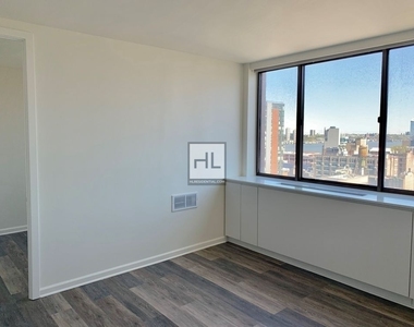 West 43 Street - Photo Thumbnail 2