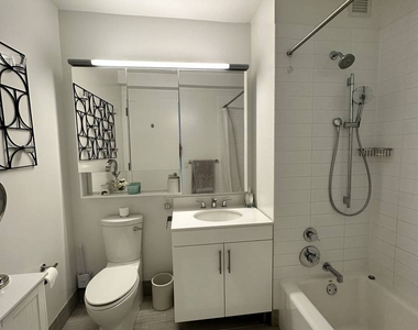 West 57th Street - Photo Thumbnail 7
