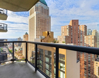 West 48th Street - Photo Thumbnail 7
