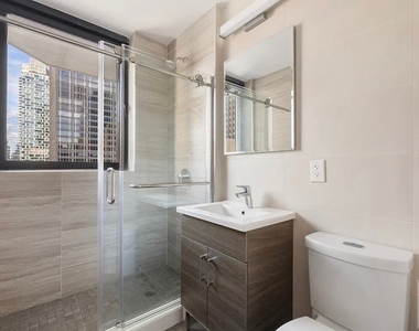 West 48th Street - Photo Thumbnail 5
