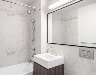 East 72nd Street - Photo Thumbnail 5