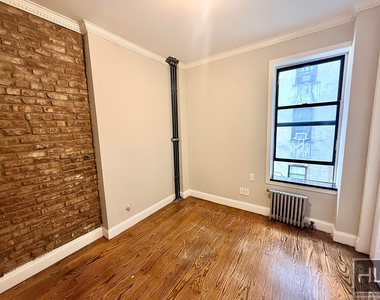 East 100th Street - Photo Thumbnail 1