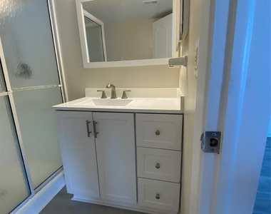 1051 Hillsboro Mile - Photo Thumbnail 19