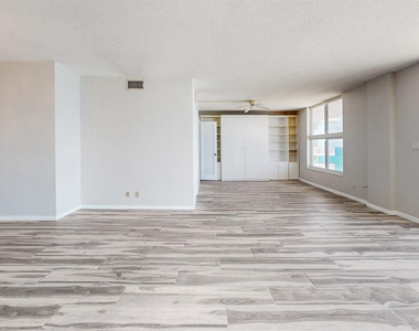 1051 Hillsboro Mile - Photo Thumbnail 5