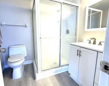 1051 Hillsboro Mile - Photo Thumbnail 39