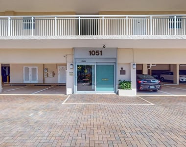1051 Hillsboro Mile - Photo Thumbnail 2