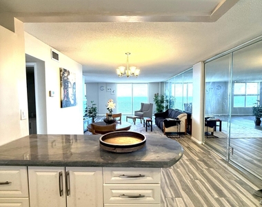 1051 Hillsboro Mile - Photo Thumbnail 34