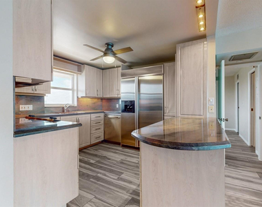 1051 Hillsboro Mile - Photo Thumbnail 7