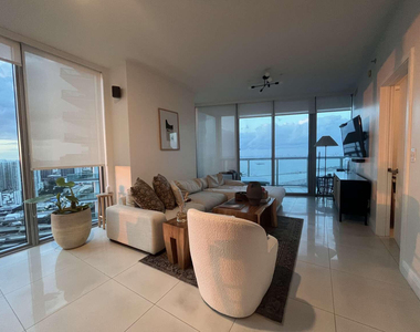 888 Biscayne Boulevard - Photo Thumbnail 3