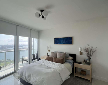 888 Biscayne Boulevard - Photo Thumbnail 4