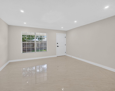 3941 Roan Court W - Photo Thumbnail 4