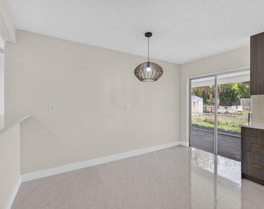 3941 Roan Court W - Photo Thumbnail 7