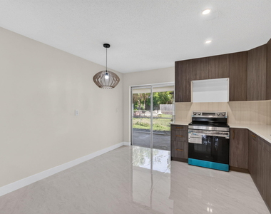 3941 Roan Court W - Photo Thumbnail 8